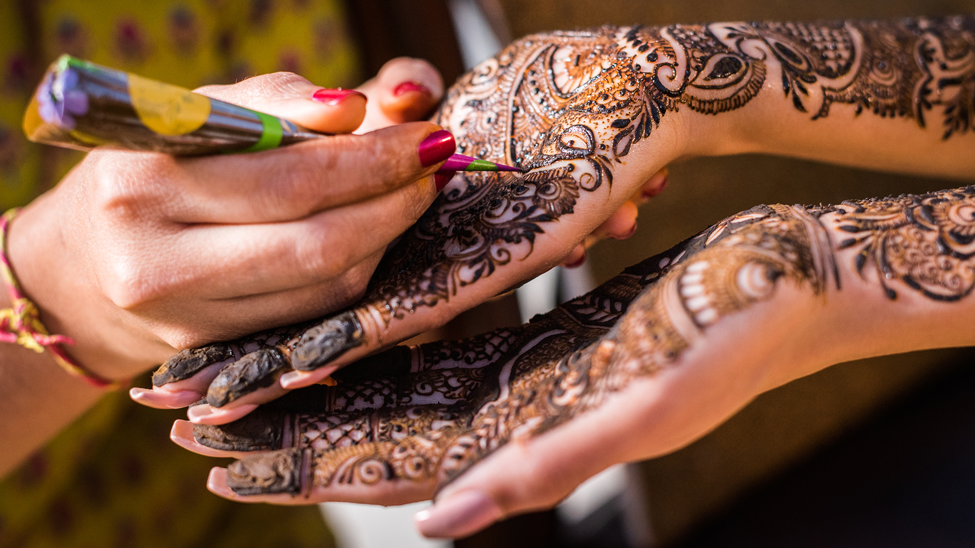 Mangaluru: Mehendi competition held at Ladyhill Victoria Composite PU  College - Daijiworld.com